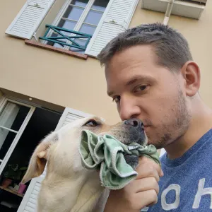 Je cherche un(e) dame de companie