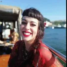 Babysitter/ explicadora até 6°ano