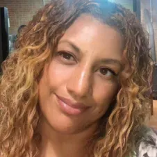 Cuidadora de crianças responsável e paciente 