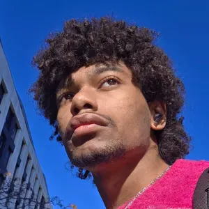 Baby-sitter de 22ans disponible, fiable et attentionné.