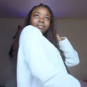 Jovem estudante à procura de trabalho de limpeza.