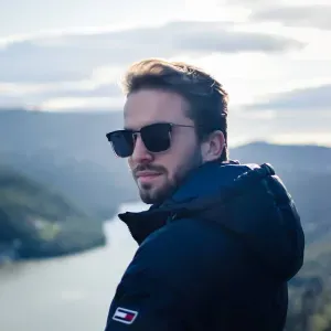 Oferta de emprego para uma empregada de limpeza em Matosi...