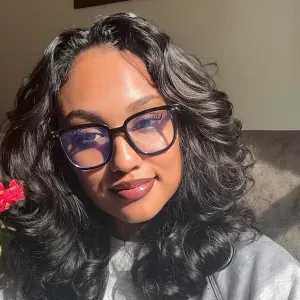 Garde d'animaux sérieuse et attentionné 