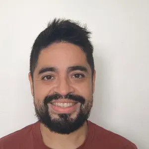 Enfermero con experiencia en niños