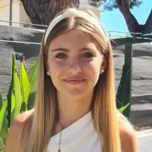 Baby-sitter expérimentée par la famille 