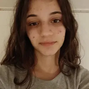 Pet-sitter prête à s'occuper de vos animaux