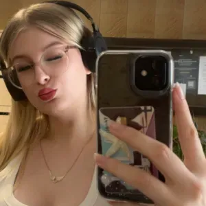 Baby-sitter sur Lyon Disponible 