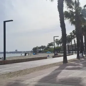 Busco niñera en urbanización Calypo 