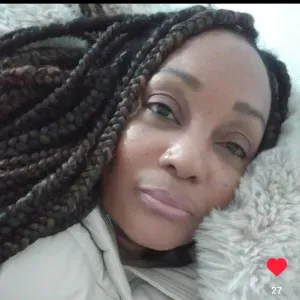 Cuidadora de idosos na região de Santarém 