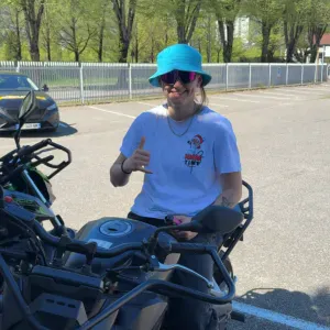 Je cherche une femme pour m'aider 