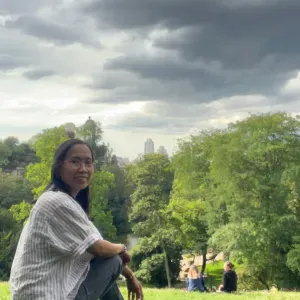 Babysitter in Paris and know also how to tidied up.