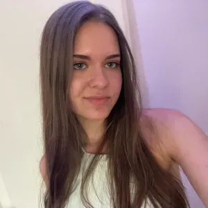 Étudiante cherchant un petit boulot à côté des cours 