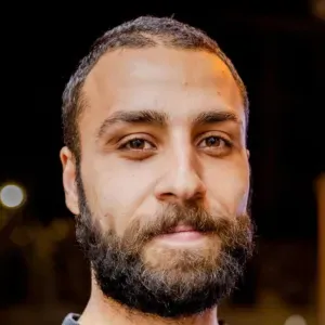  cherche quelqu'un pour m'aider à nettoyer une studio de 12m