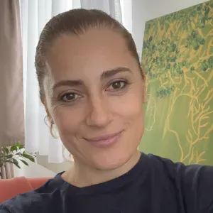 Einfühlsame Betreuerin für Senioren