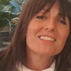 Offro servizio pulizie, stiro e spesa o piccole commissioni.