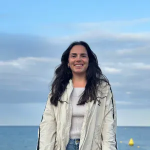 Femme de ménage rigoureuse et sérieuse 