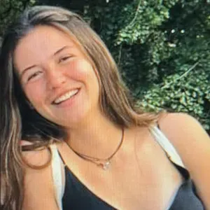 Baby-sitter à Marseille - disponible été 2026 : )