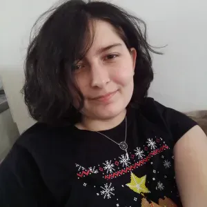 Jeune étudiante attentionnée
