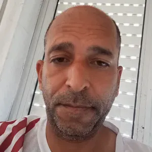 Responseble cleaning in home and store 