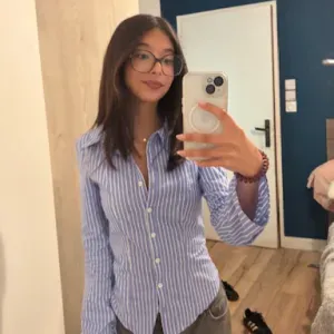 Etudiante et baby sitter un peu exoérimentéé 