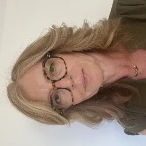 Femme de ménage soigneuse et ponctuelle