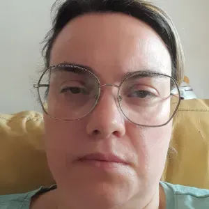 Empregada de limpeza responsável em lousada