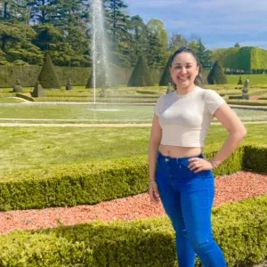 Nounou expérimentée dans la garde d'enfants et le ménage 