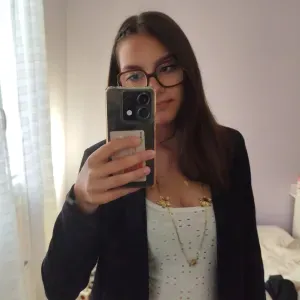 Baby-sitter lycéenne expérimentée à Angers