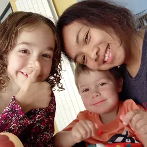 Nanny Léa, ex-Fille au Pair à votre service 