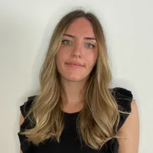 Auxiliaire de puériculture propose baby-sitting