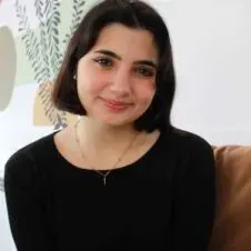 Ragazza di 22 anni cerca lavoro come baby sitter