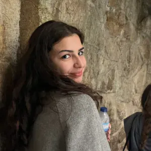 Babysitter de confiança disponível 