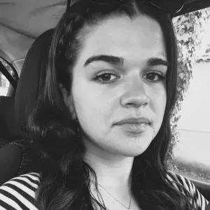 Baby-sitter patiente et créative – dispo soirs et week-ends