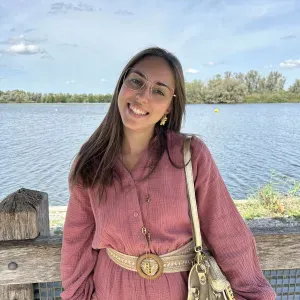 Baby-sitter souriante et passionnée 