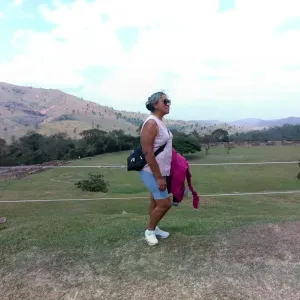 Busco trabajo como cuidadora nocturno.