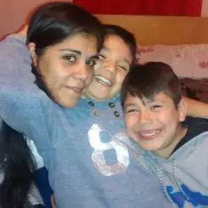 Hola!!me eh dedicado más de 11 años en cuidado de niños.