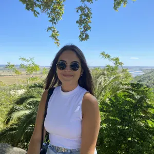 Baby-sitter expérimentée disponible immédiatement !