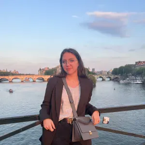 Propose soutien scolaire jusqu'au niveau lycée (filière L )