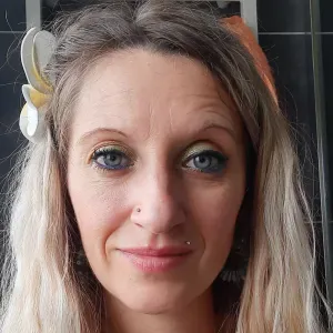 Baby sitter et directrice en acm