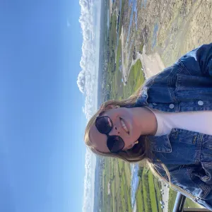 baby-sitter avec le sourire 