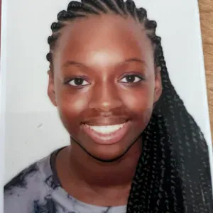 Jeune fille expérimentée en aide de devoirs à Paris 