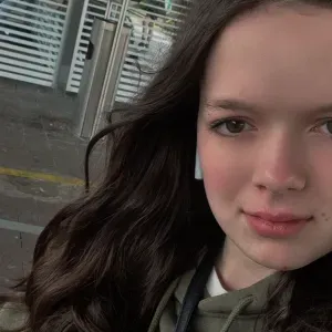 Zuverlässige und liebevolle Babysitterin