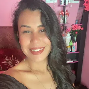 Personal de servicios, con muy buena actitud.