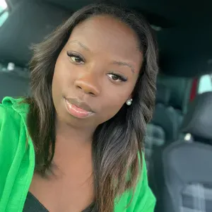 Empregada de limpeza responsável 