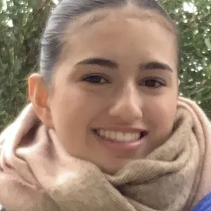 Lycéenne qui vous apprend et vous aident sans pression