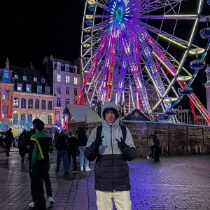 Baby-sitter situé à Lille et se déplace autour des 3 km 