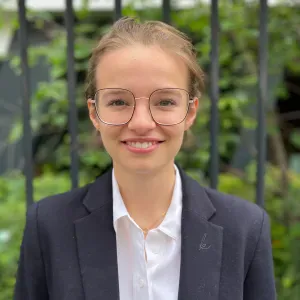 Baby-sitter disponible sur Paris et les Hauts de Seine