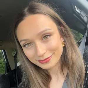 Étudiante kiné - aide et accompagnement aux séniors