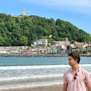 Petsitter colombien, amoureux des chiens, à Reims