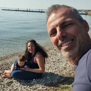 Cerchiamo babysitter